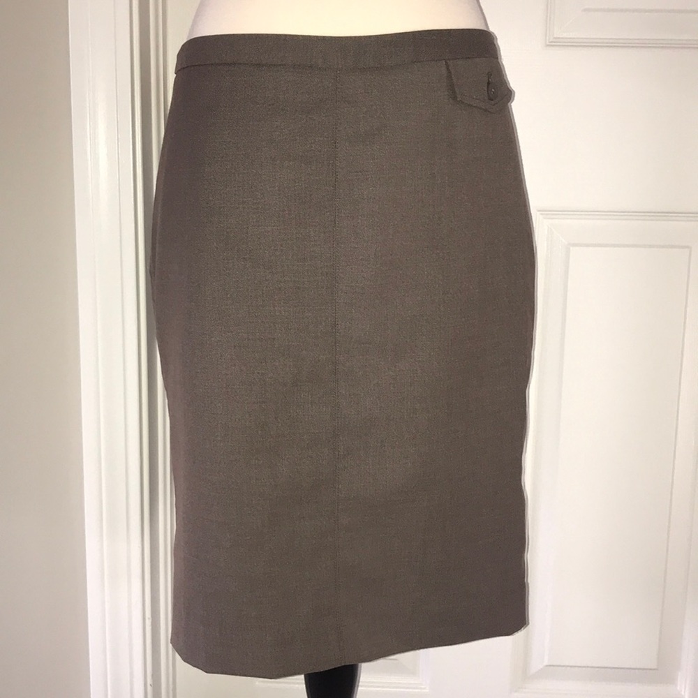 GAP taupe skirt